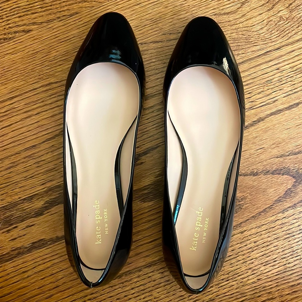 Kate Spade Patent Leather Flats w Mini Heel. Size 8.5